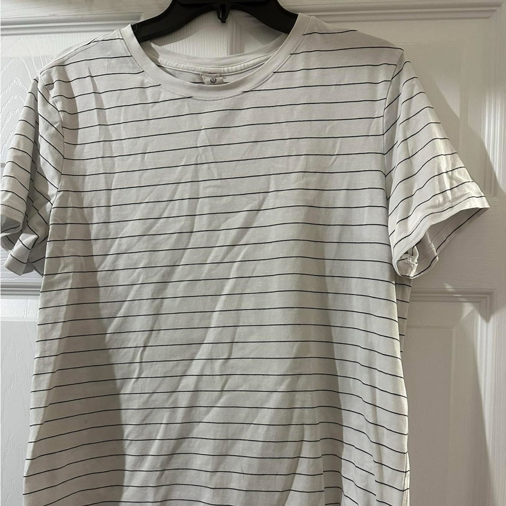 Lululemon size 8 love crew tshirt.